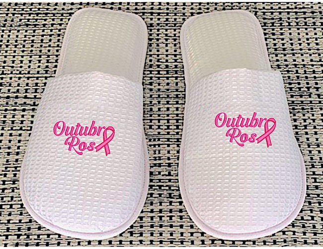 https://www.personalizaveis.com.br/content/interfaces/cms/userfiles/00412/produtos/pantufas-personalizadas-pantufas-bordadas-pantufas-estampadas-chinelos-de-hospital-chinelos-de-hote-140.jpg