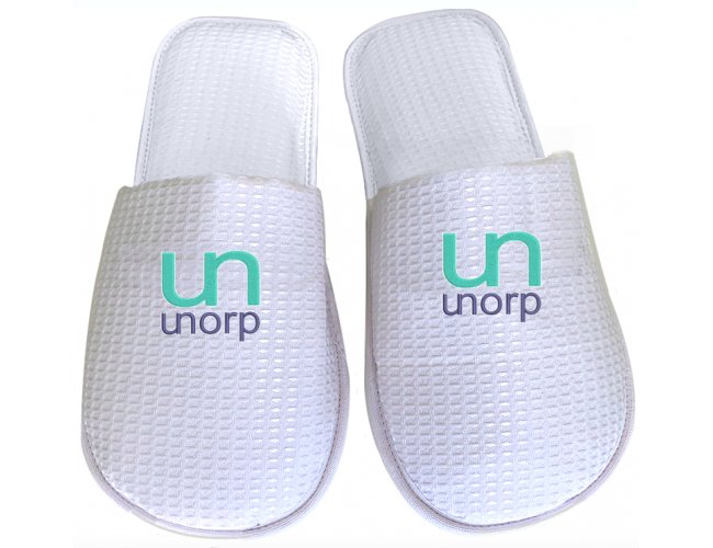 https://www.personalizaveis.com.br/content/interfaces/cms/userfiles/00412/produtos/pantufas-personalizadas-pantufas-bordadas-pantufas-estampadas-chinelos-de-hospital-chinelos-de-hote-419.jpg